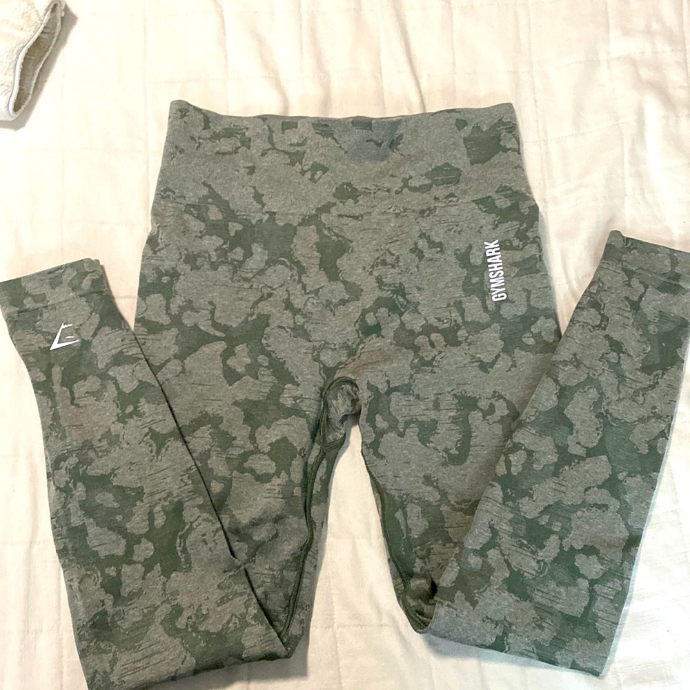 GYMSHARK GREEN CAMO LEGGINGS